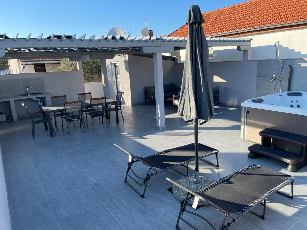 Vila Pedinka Villa Vir Exterior foto
